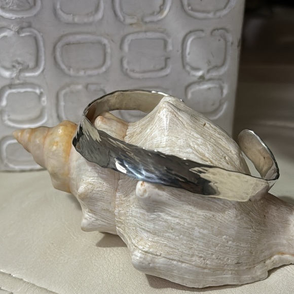 Gorgeous Handmade Sterling Silver Cuff Style Bracelet-Made in Italy-EUC - Picture 2 of 16